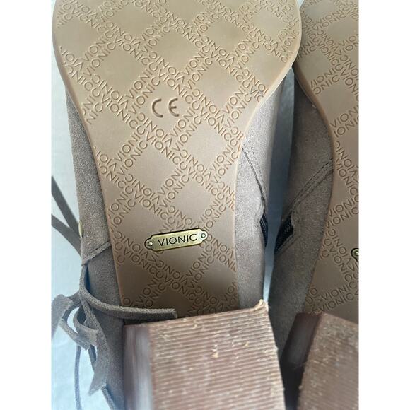 Vionic Ankle Booties Womens 8.5‎ Suede Fringe Heel Taupe Gold Studs Western - Picture 14 of 14